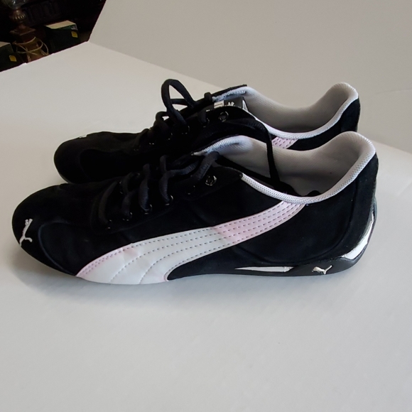 ladies puma tennis shoes